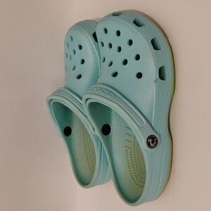 Crocs Classic Tiffany Blue Clogs Sandals Unisex Men's size 5 / Women's size 7